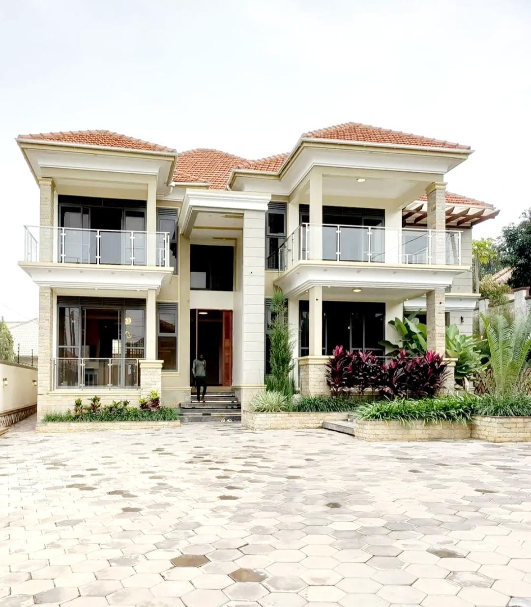 Muyenga 5 bedrooms duplex stand-alone for rent