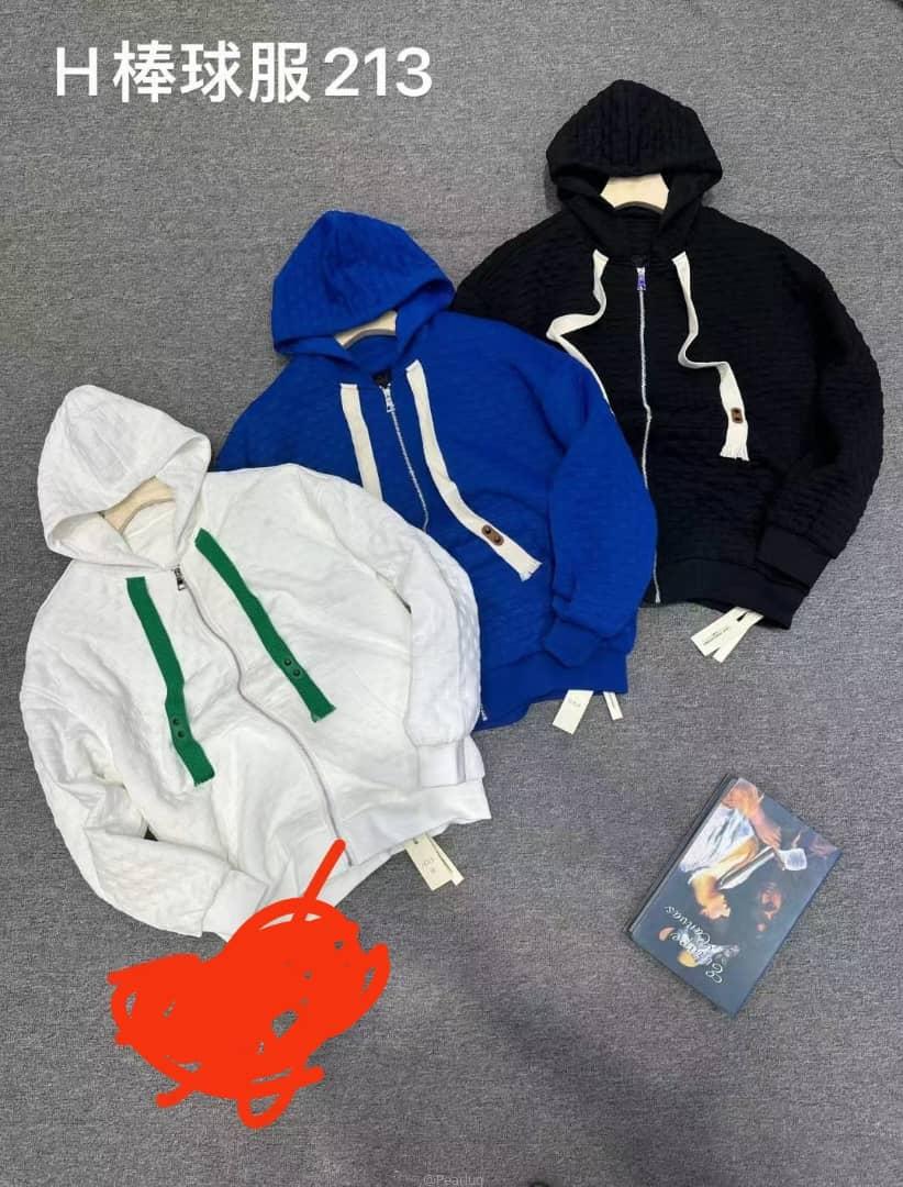 Jampers with hoods and sweater shirts
