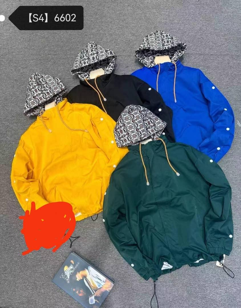 Jampers with hoods and sweater shirts