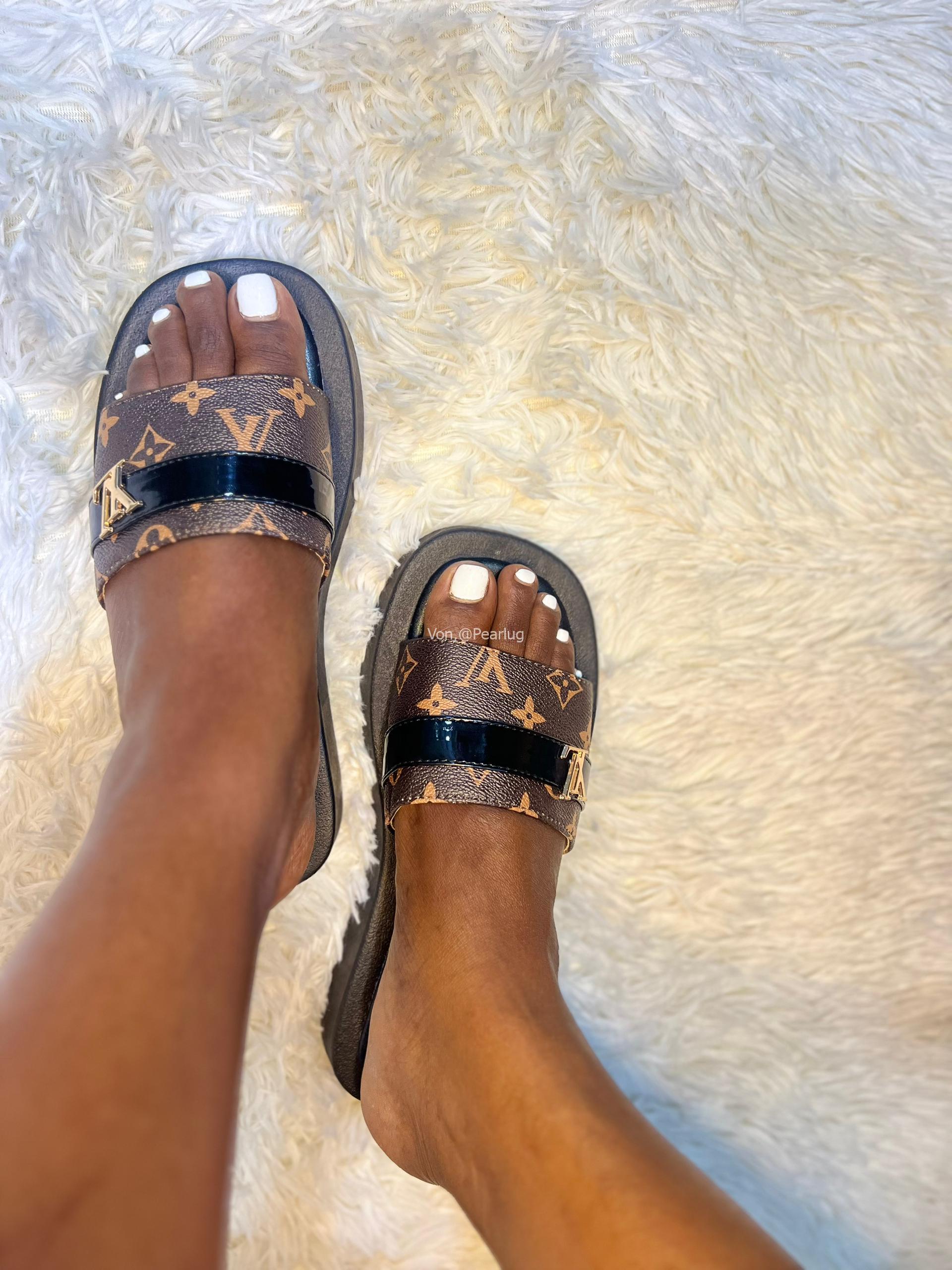 Ladies shoes,( sandals)