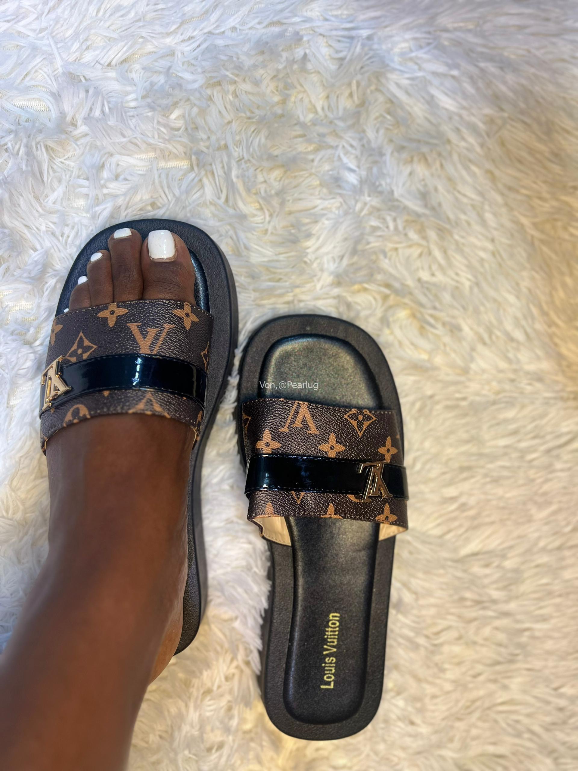 Ladies shoes,( sandals)