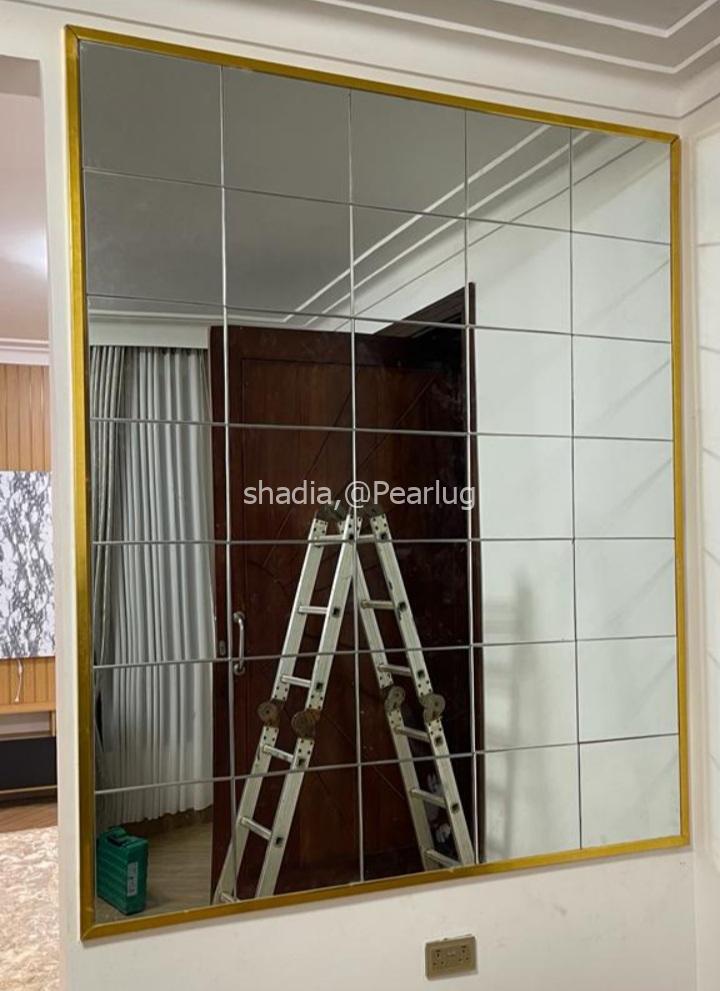 Wall decorating mirrors