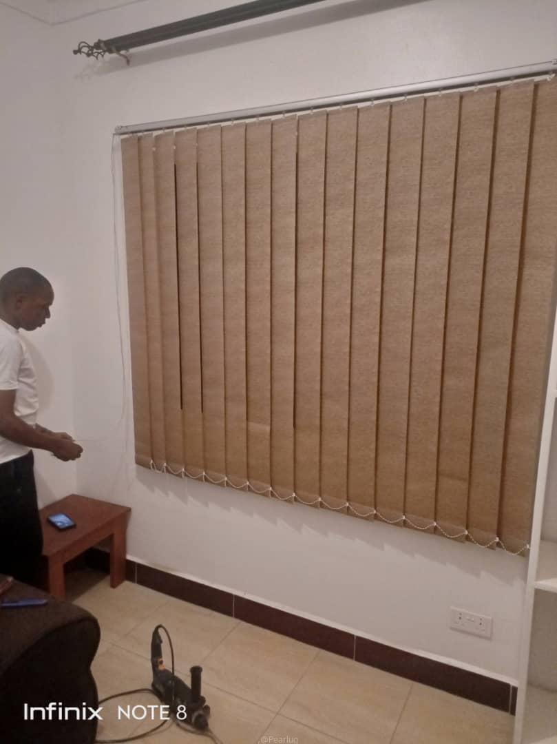 VERTICAL OFFICE WINDOW BLINDS