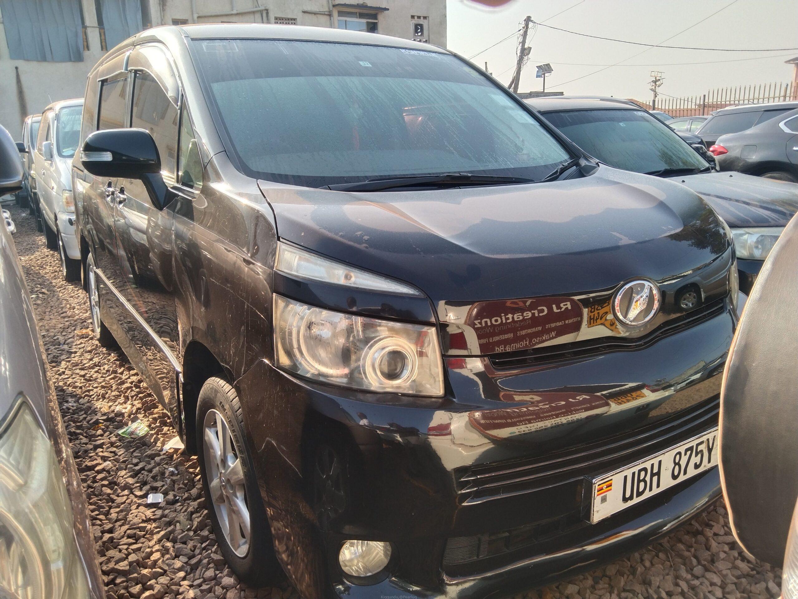 Toyota Noah Voxy Black