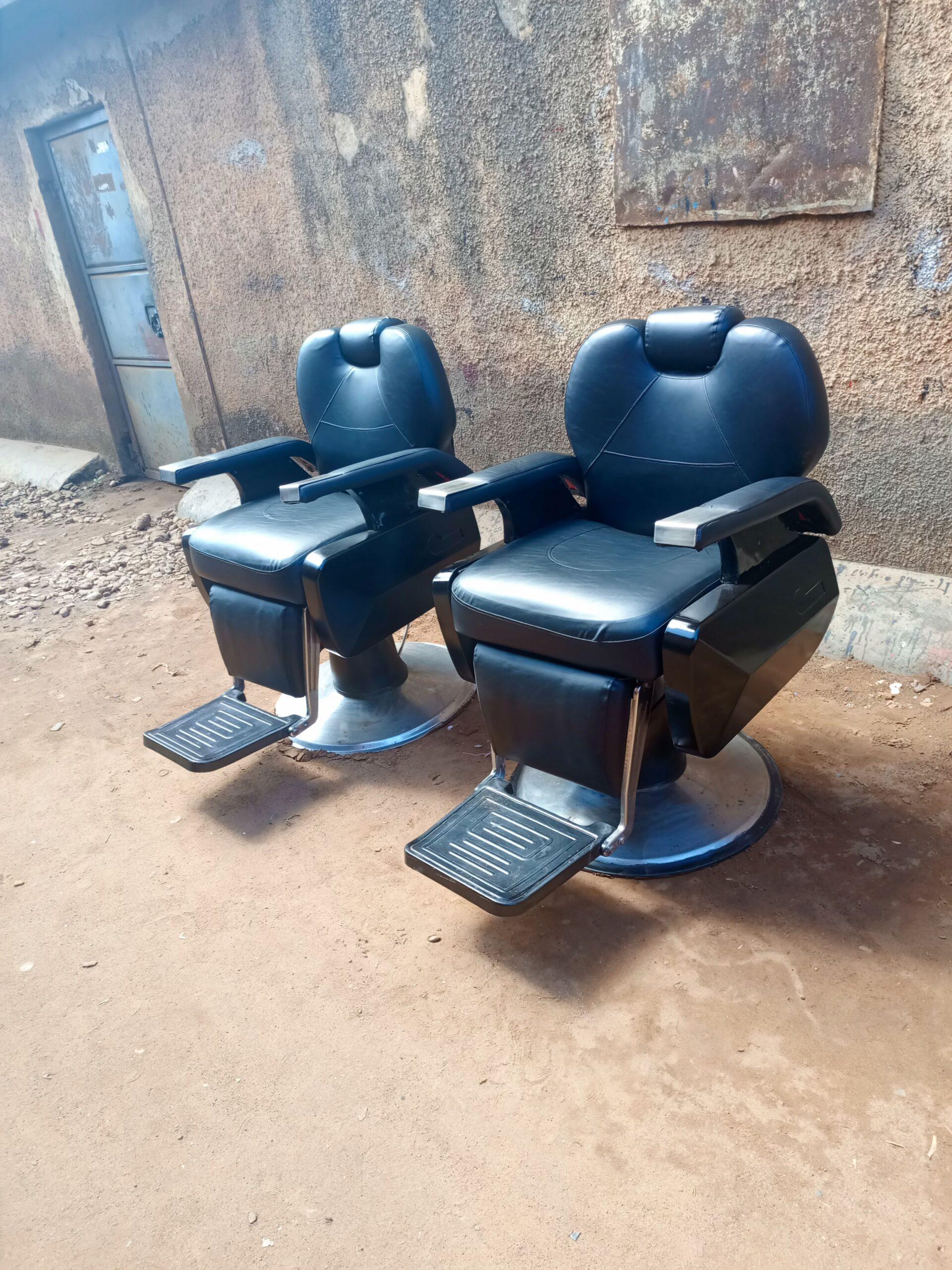 King size saloon chairs