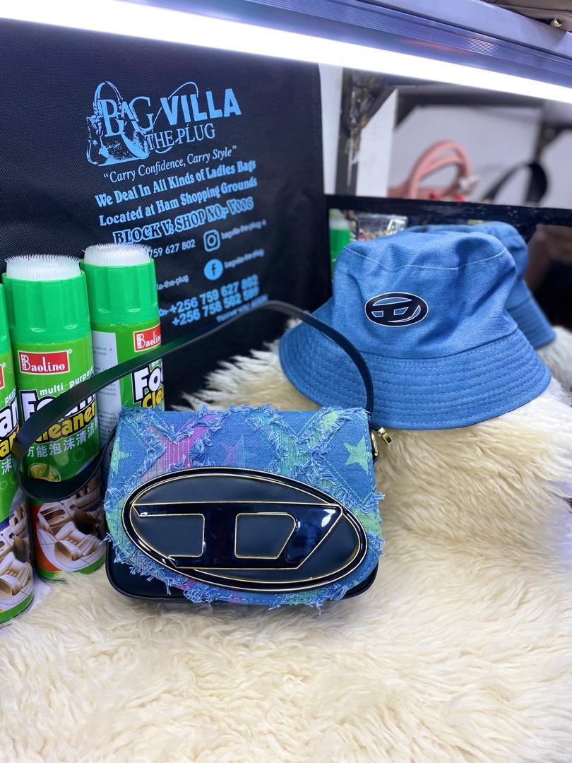 Shoulder bags