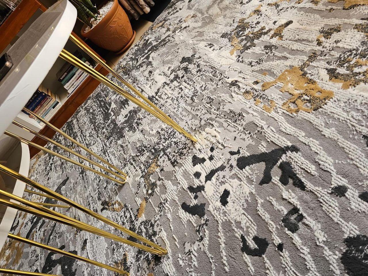 Center Carpets