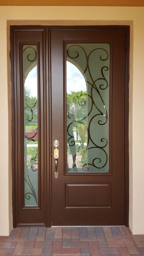 Door maindoor