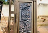 Door maindoor
