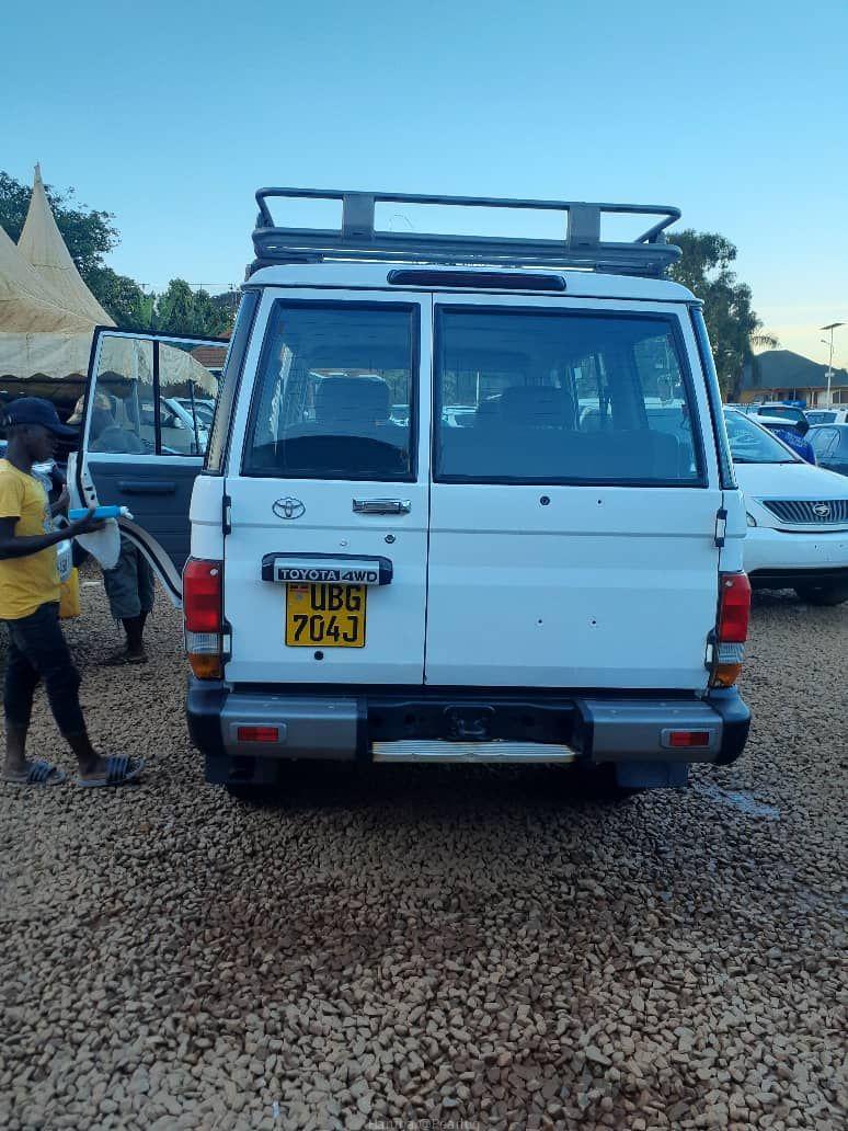 Toyota land cruiser hard top