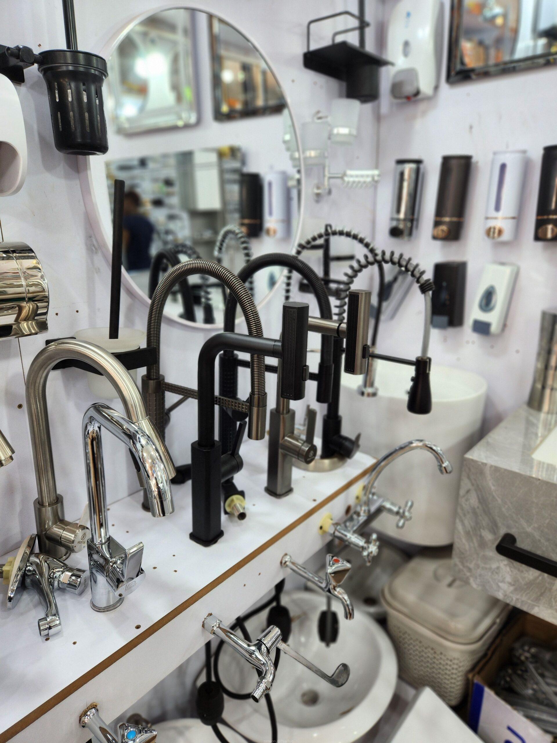 KITCHEN SINK TAPS
