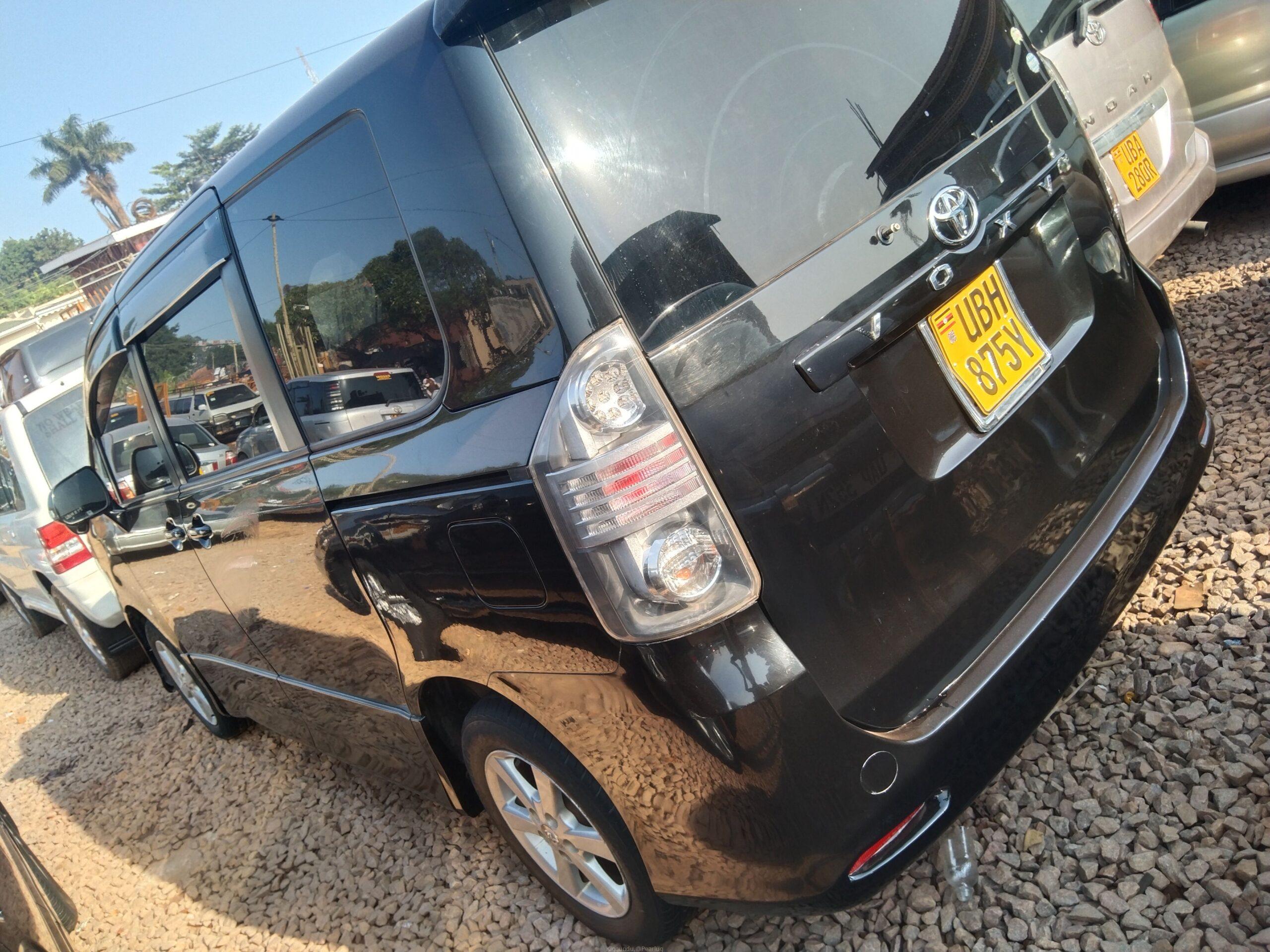 Toyota Noah Voxy Black