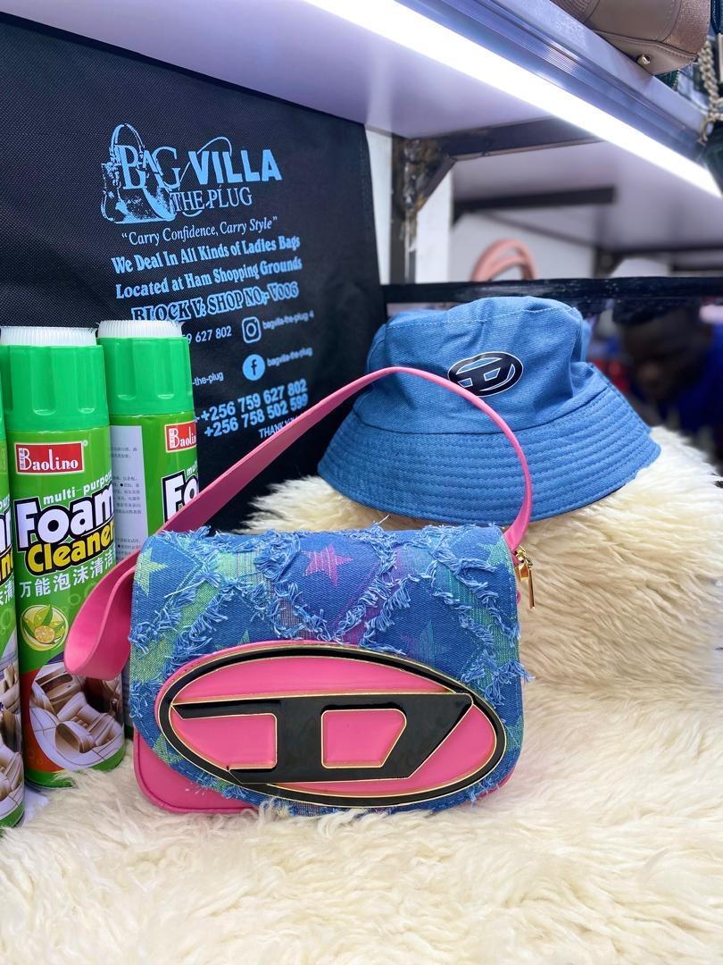 Shoulder bags