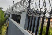 Electric fence system with razor wire fencing