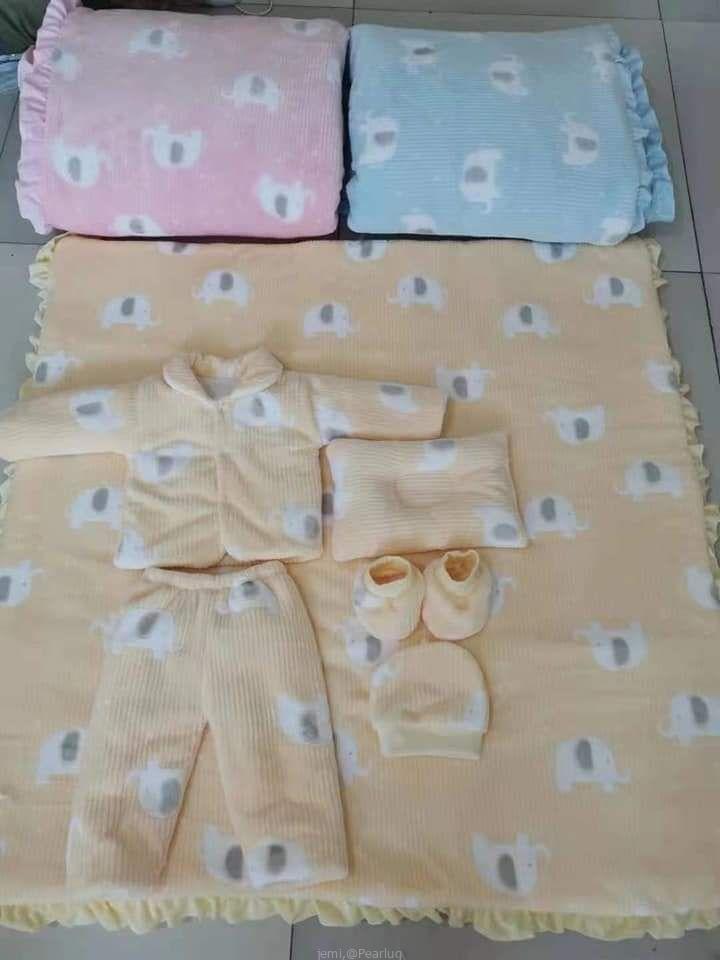 baby reciever with cloths