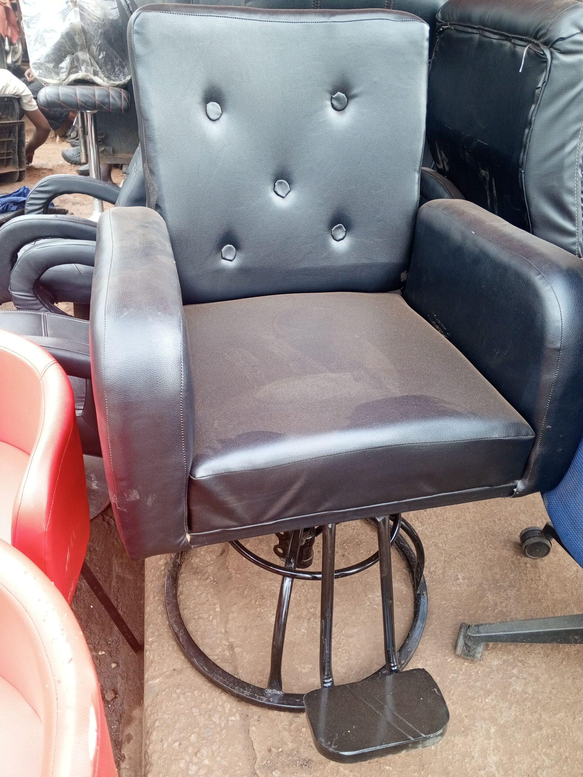Saloon & office chairs 💺