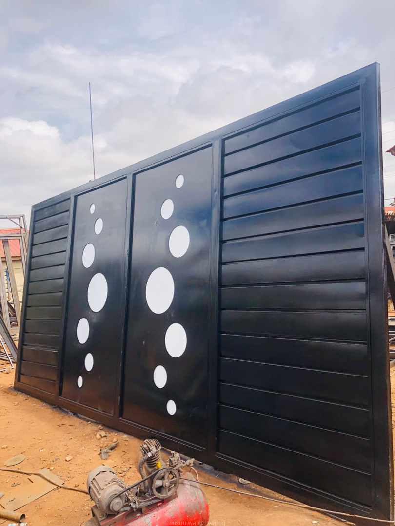 Sliding gate