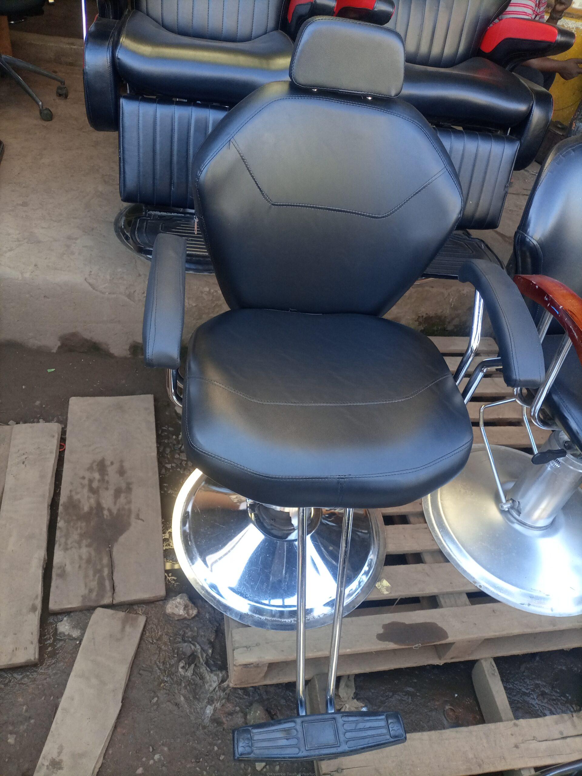 Saloon chair
