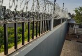 Electric fence system with razor wire fencing