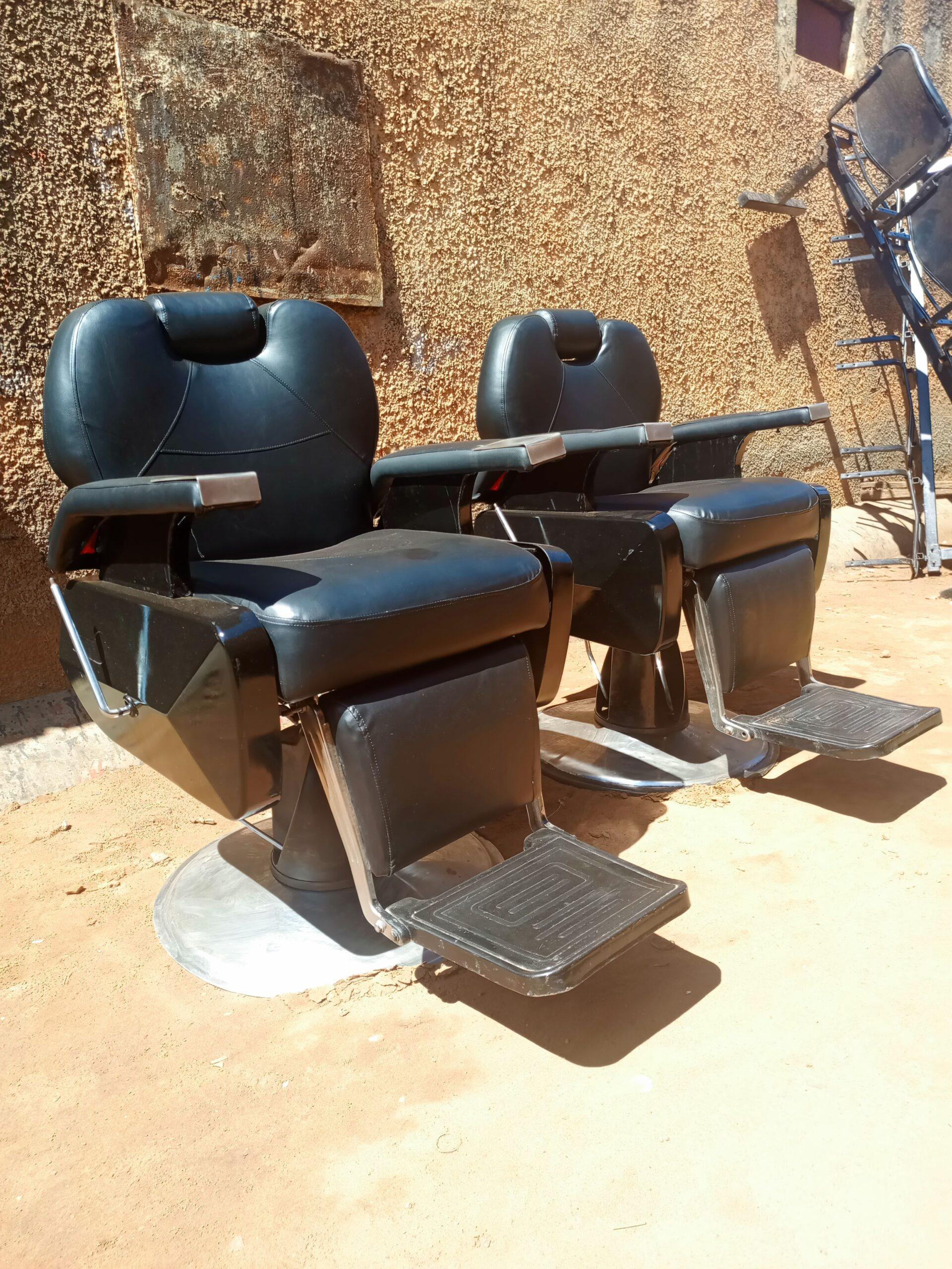 King size saloon chairs