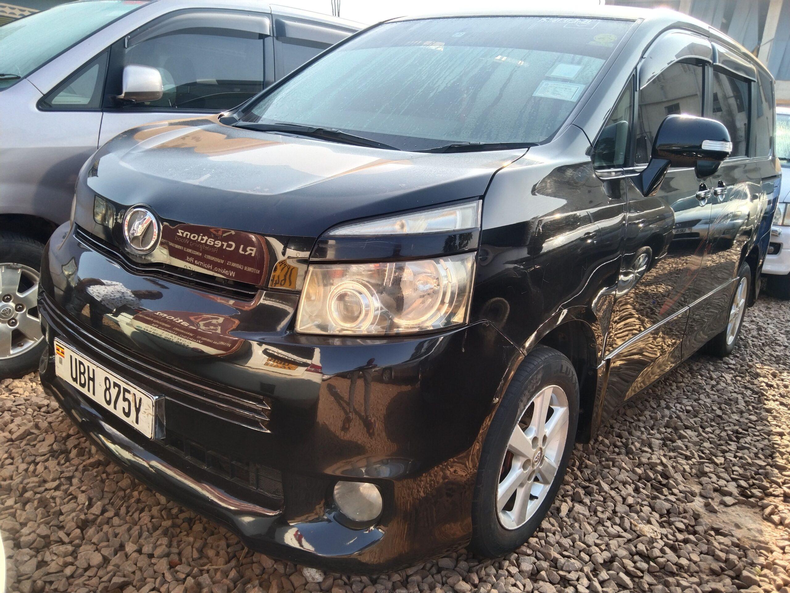 Toyota Noah Voxy Black