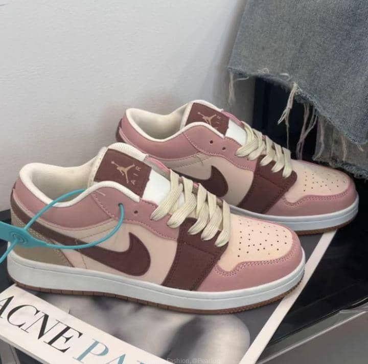 Shoes sneakers