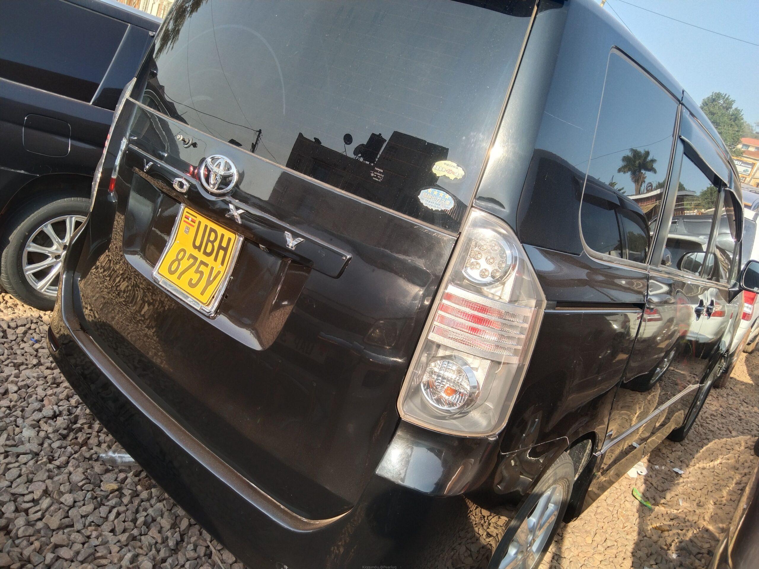Toyota Noah Voxy Black