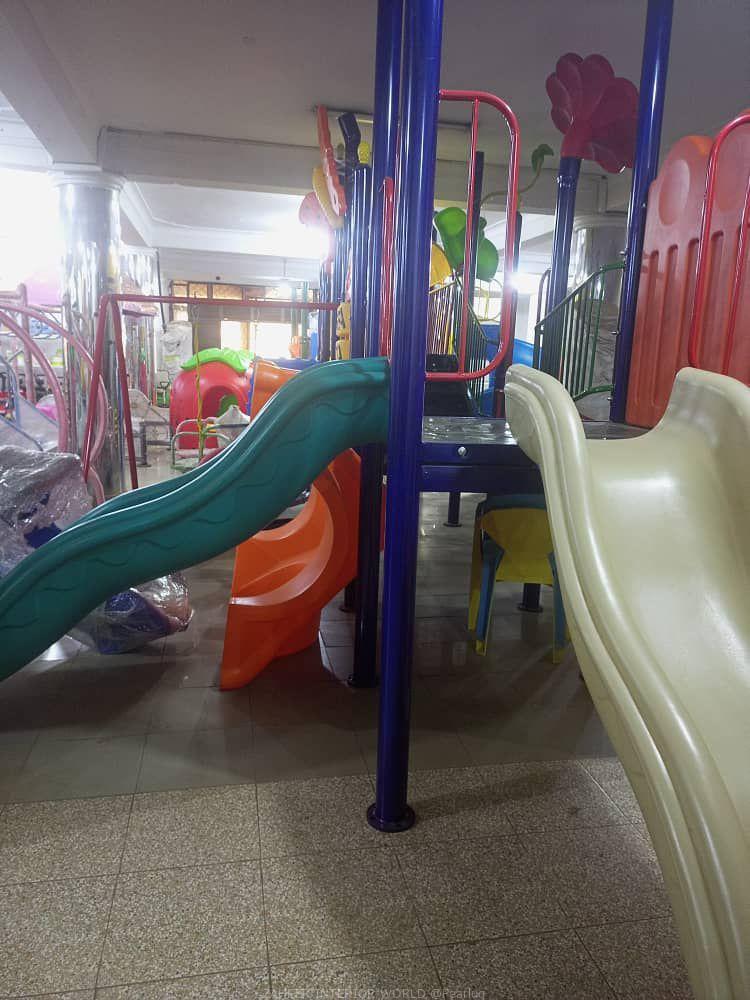 KIDS SLIDES AND RIDES