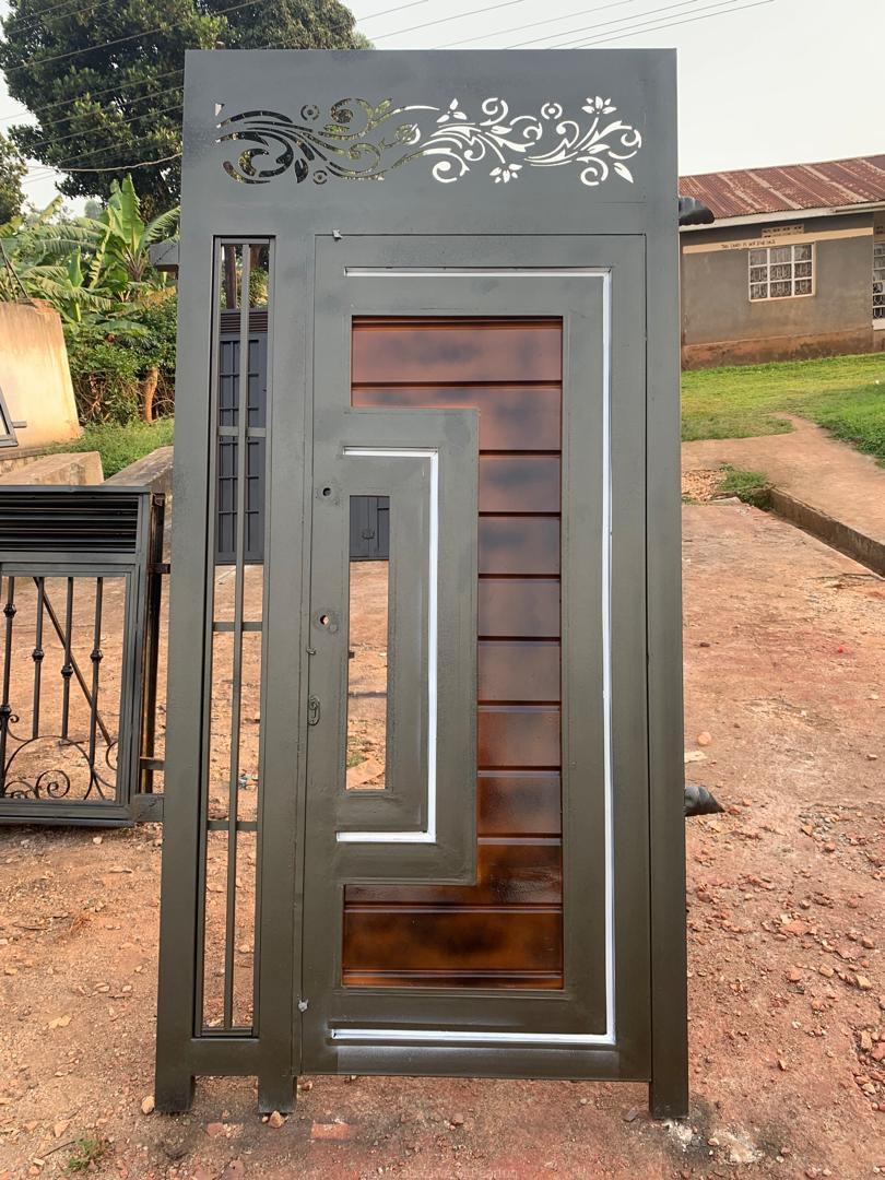 Door maindoor