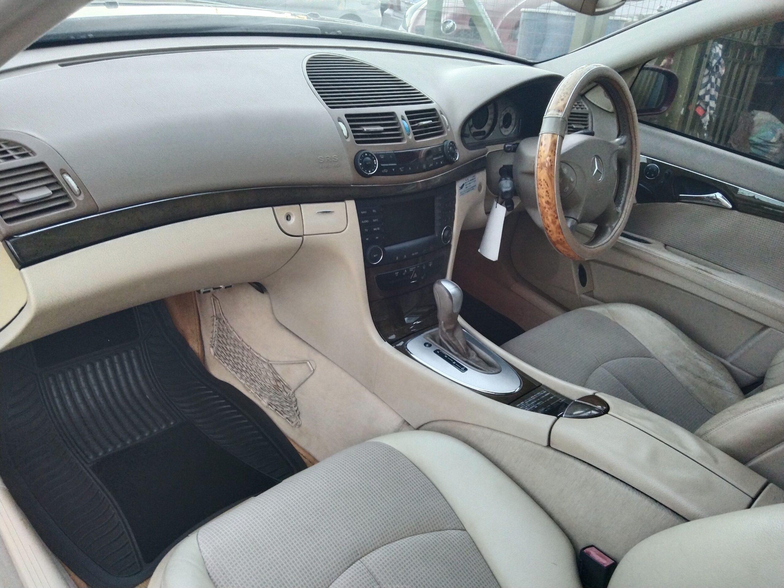 Mercedes Benz E320 moroon