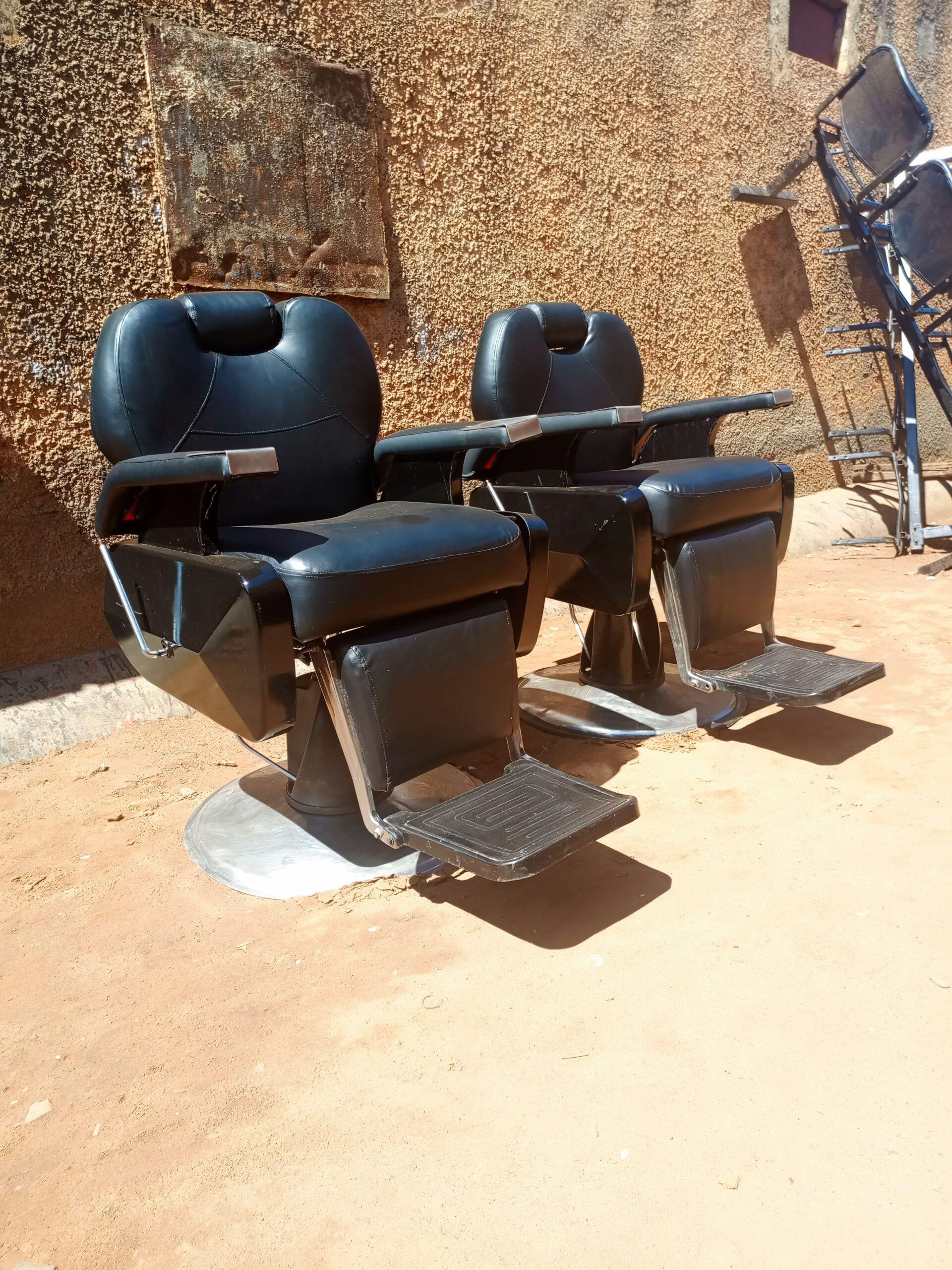 King size saloon chairs
