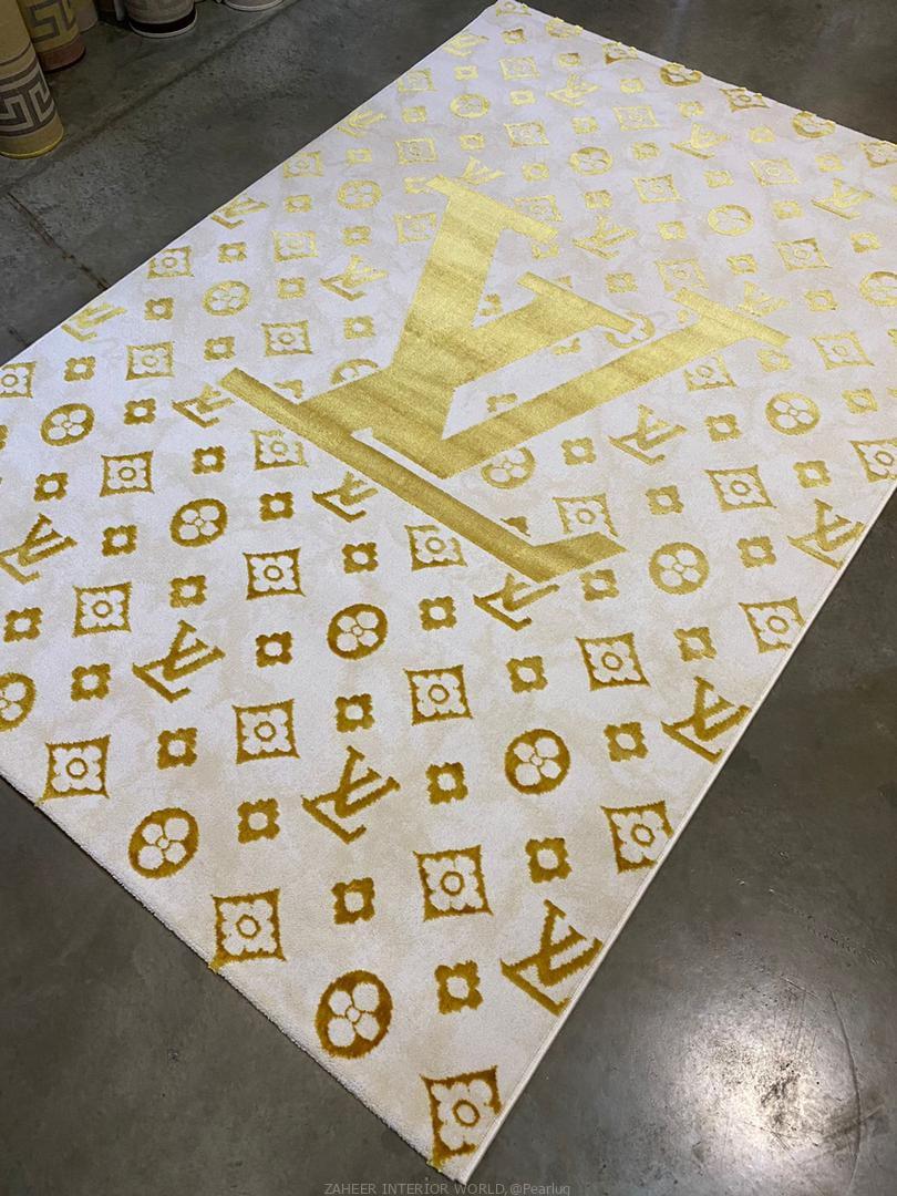 Centre carpets LV label