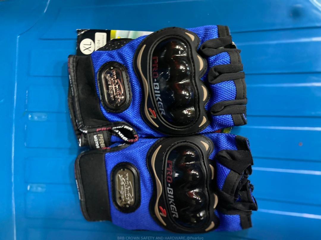 Riding gloves