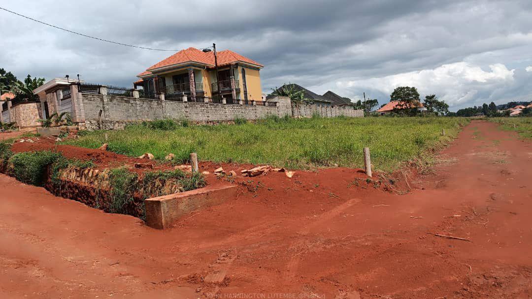 Commercial/residential titled plots for sale Nansana Bujjuko,price ranging from 65m plus………