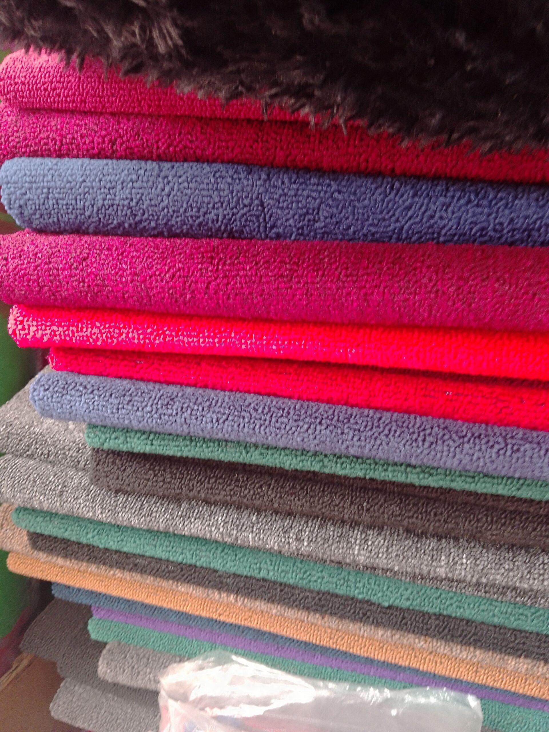 Woolen carpet wall to wall