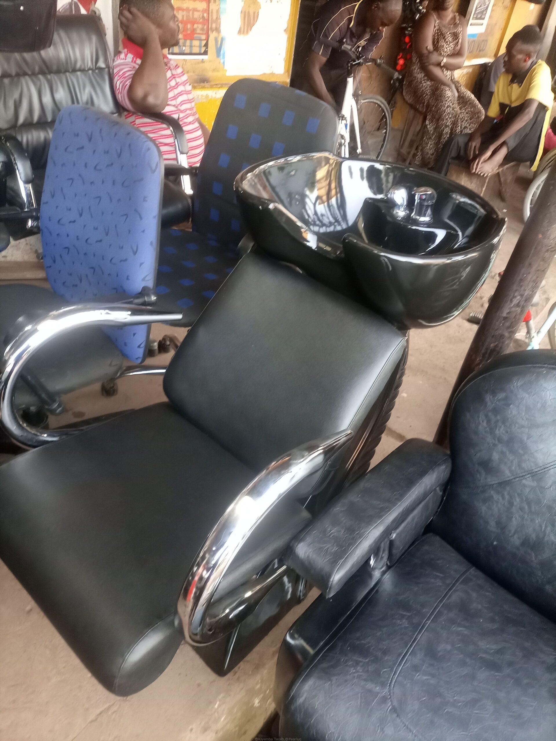 Saloon chair