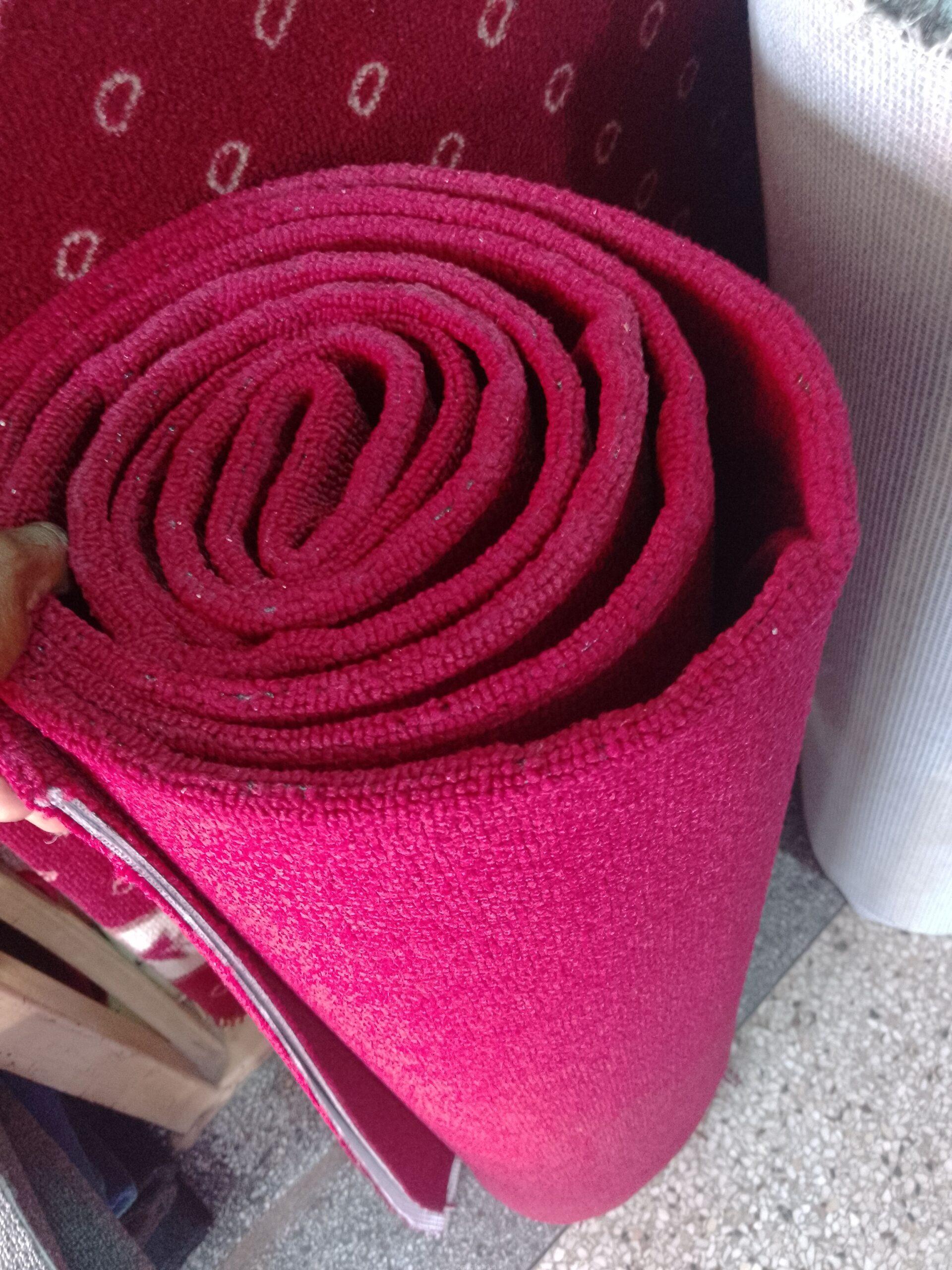 Woolen carpet wall to wall