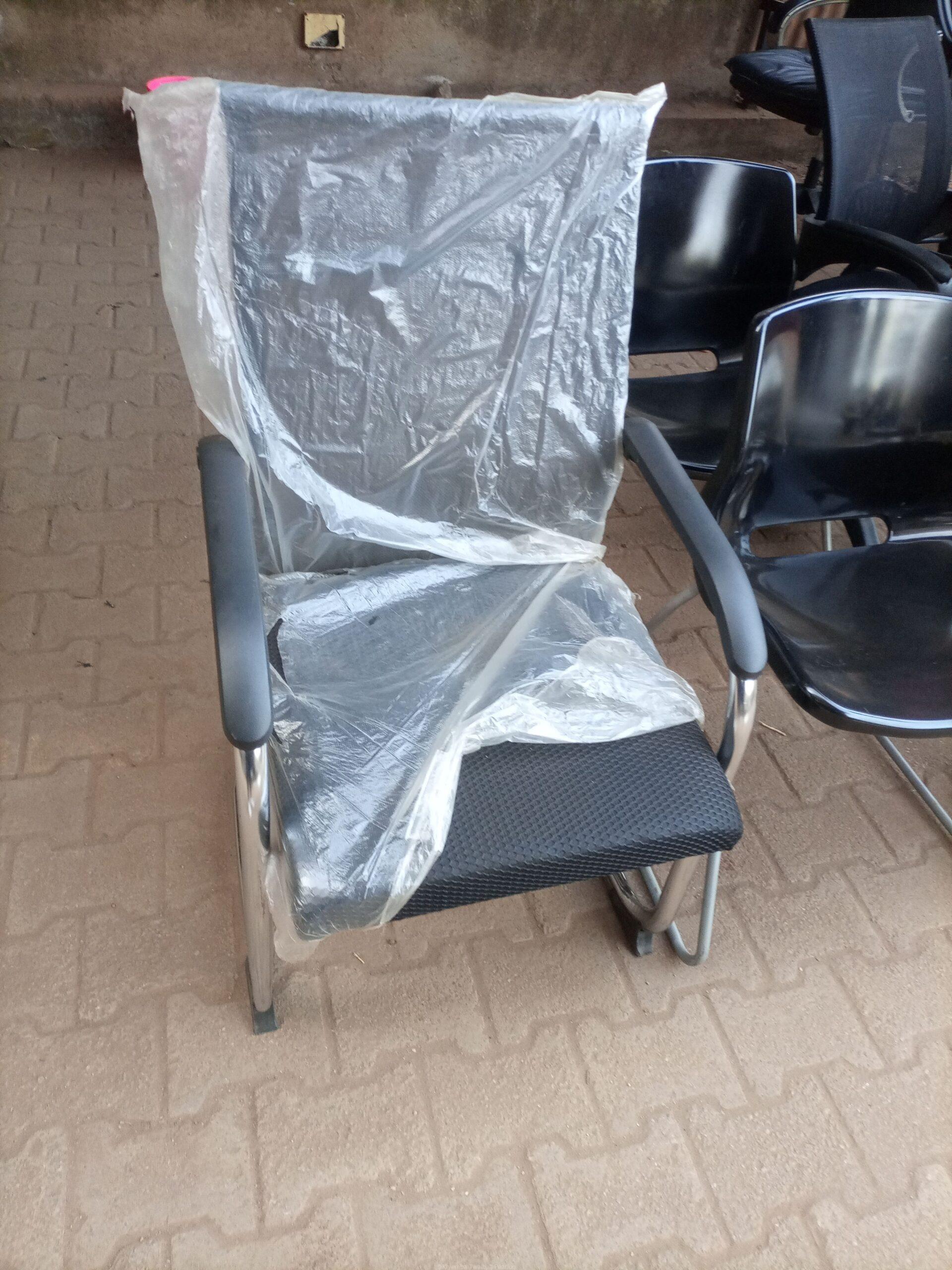 Single waiting chair