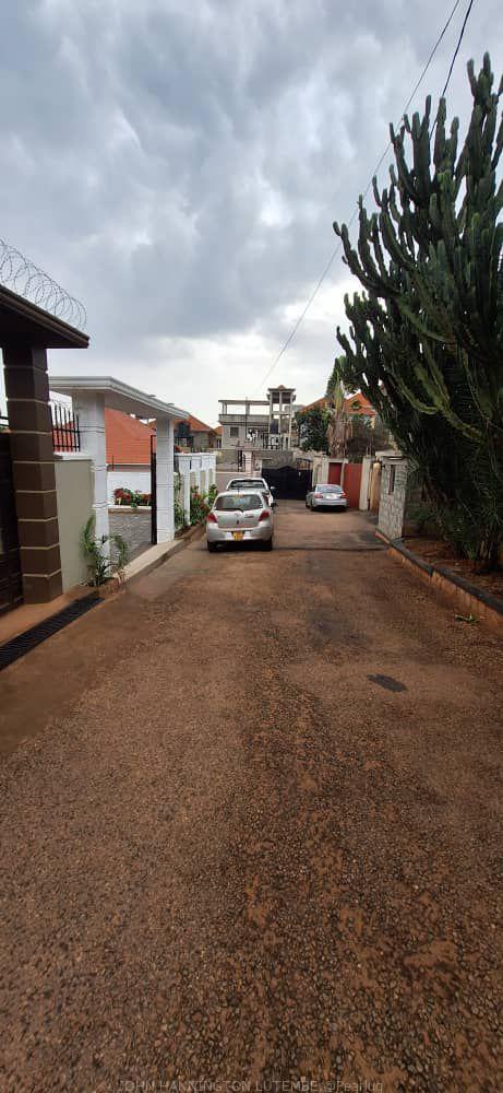 HOUSE 🏠 FOR SALE LOCATED ON KITENDE ENTEBBE ROAD