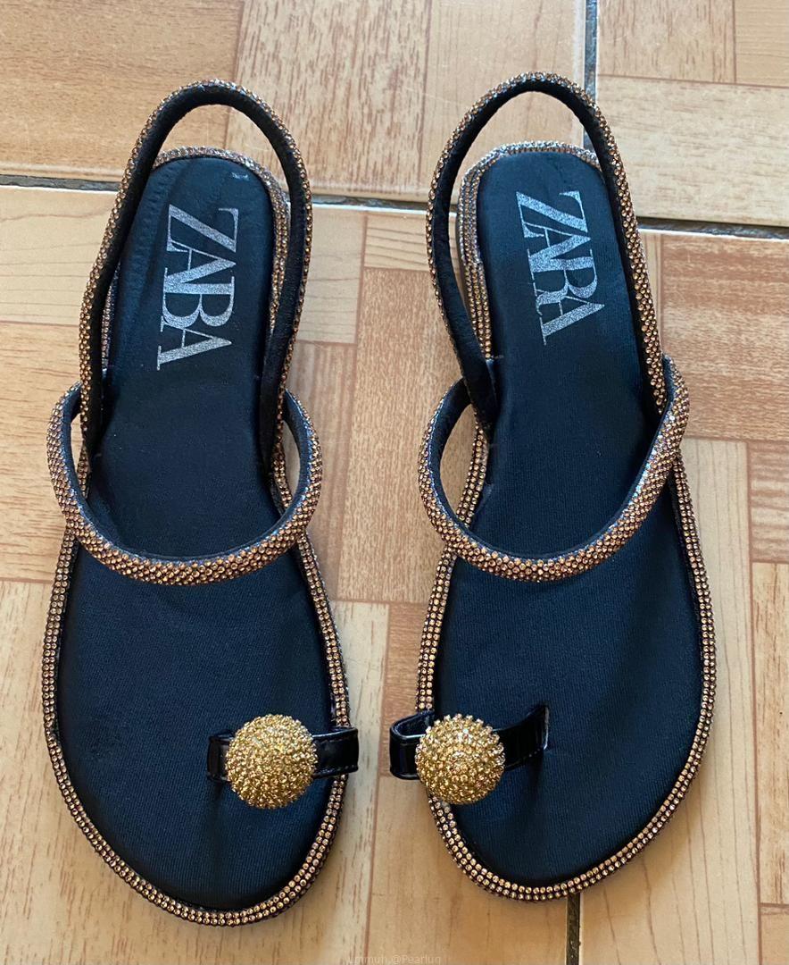 Flat shoes