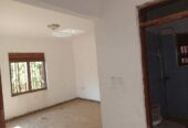 House for sale 🇺🇬🇺🇬 🚩3 Bedrooms & 2 Indoor Toilets + 🛁🚿 🚩Big Bitting Room + Kitchen 🚩Sited on 50by70ft ( Solid Agreement sale) 🚩Fenced, power & Ample parking space. 🚩 Located Nansana Kyebando town, 1km off tarmac Hoima Rd. @@ 85m ugx