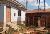 House for sale 🇺🇬🇺🇬 🚩3 Bedrooms & 2 Indoor Toilets + 🛁🚿 🚩Big Bitting Room + Kitchen 🚩Sited on 50by70ft ( Solid Agreement sale) 🚩Fenced, power & Ample parking space. 🚩 Located Nansana Kyebando town, 1km off tarmac Hoima Rd. @@ 85m ugx