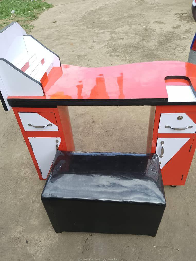 Nail table