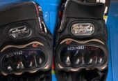 Riding gloves