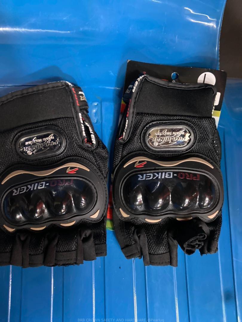 Riding gloves
