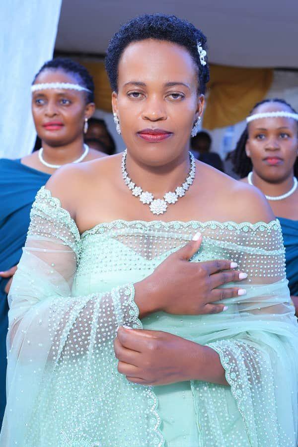 Bridal sutis