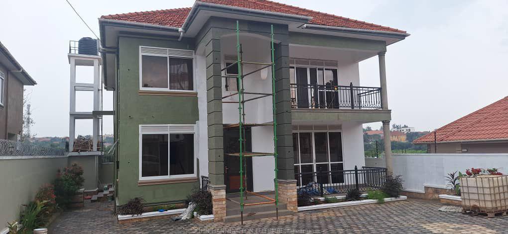 HOUSE 🏠 FOR SALE LOCATED ON KITENDE ENTEBBE ROAD