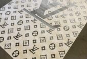 Centre carpets LV label