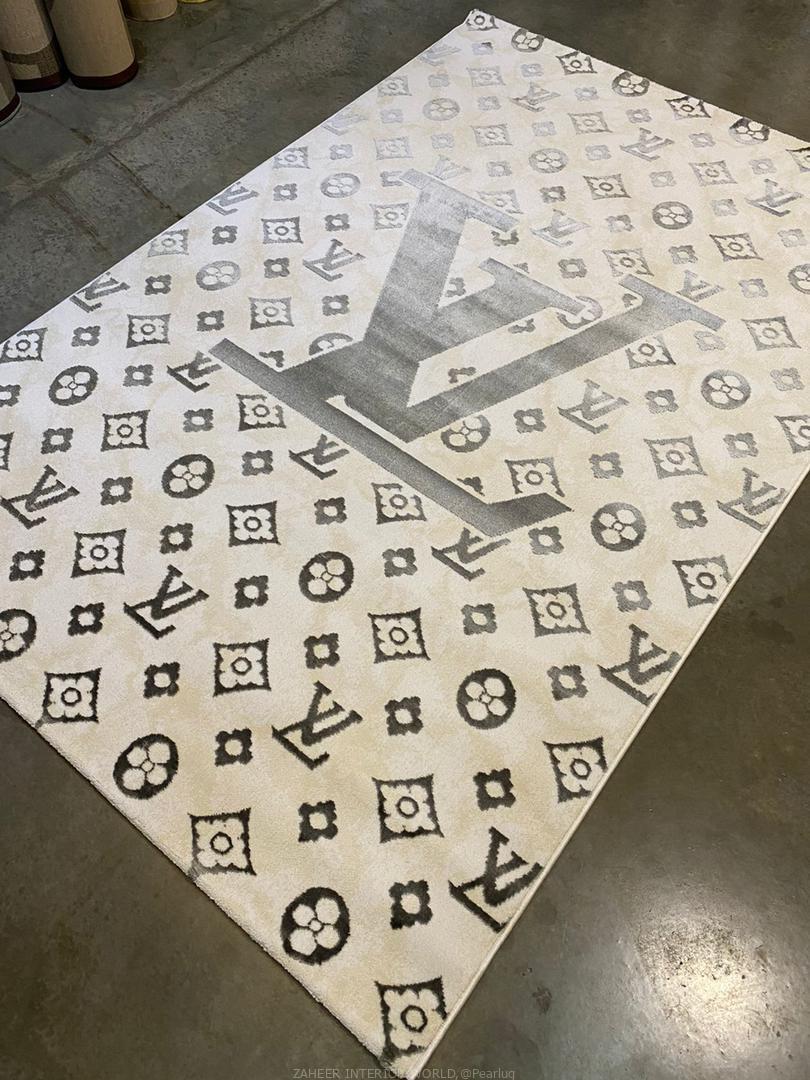 Centre carpets LV label
