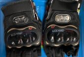Riding gloves